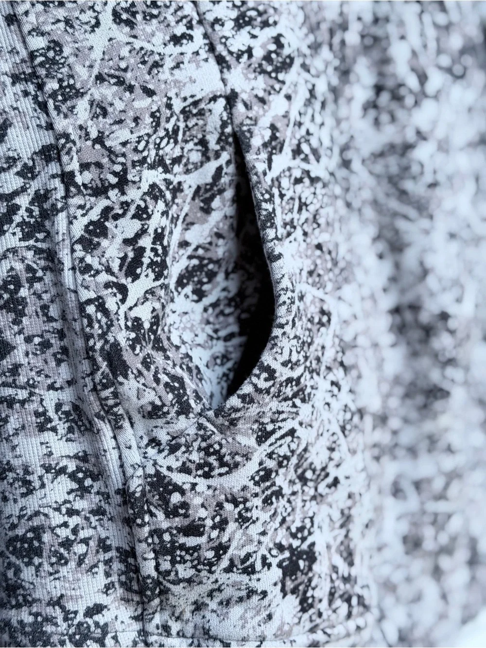 Lululemon Scuba Full-Zip Hoodie -Luminesce Splatter White Black - size 6